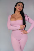 Full-body image of Bella Flare Set – Soft Rose, styled by Luxòra Atelier for fitness and confidence